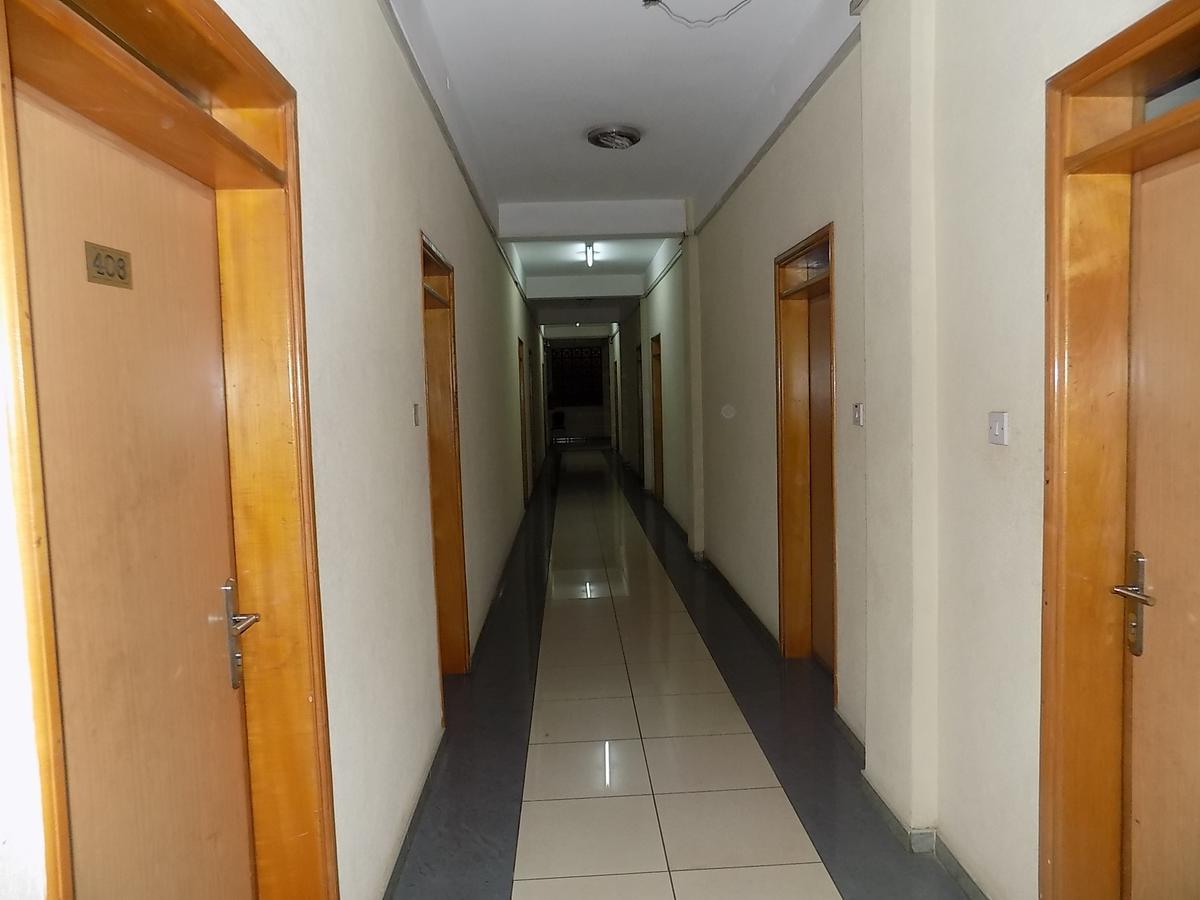Aponye Hotel Кампала Экстерьер фото