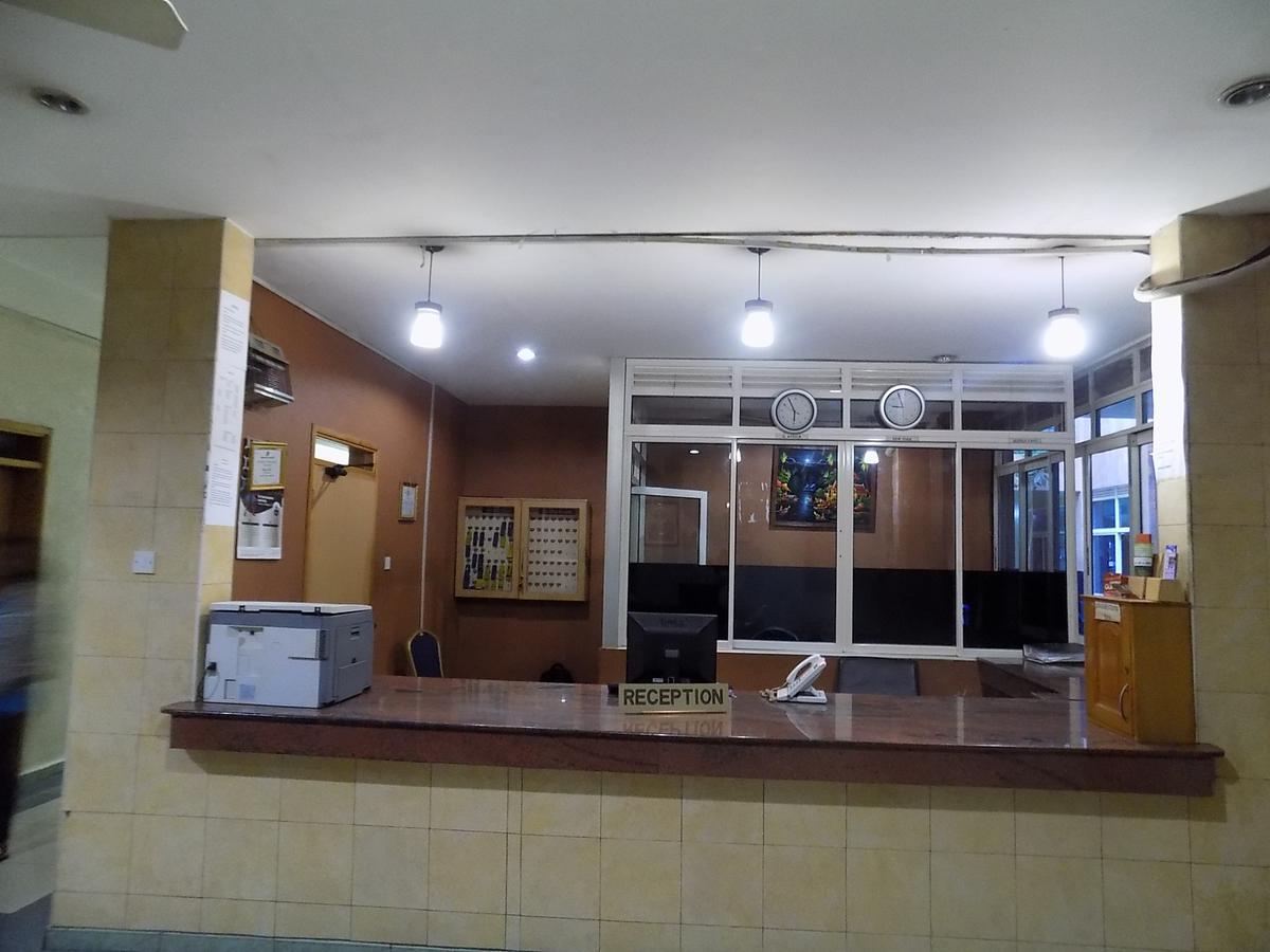 Aponye Hotel Кампала Экстерьер фото