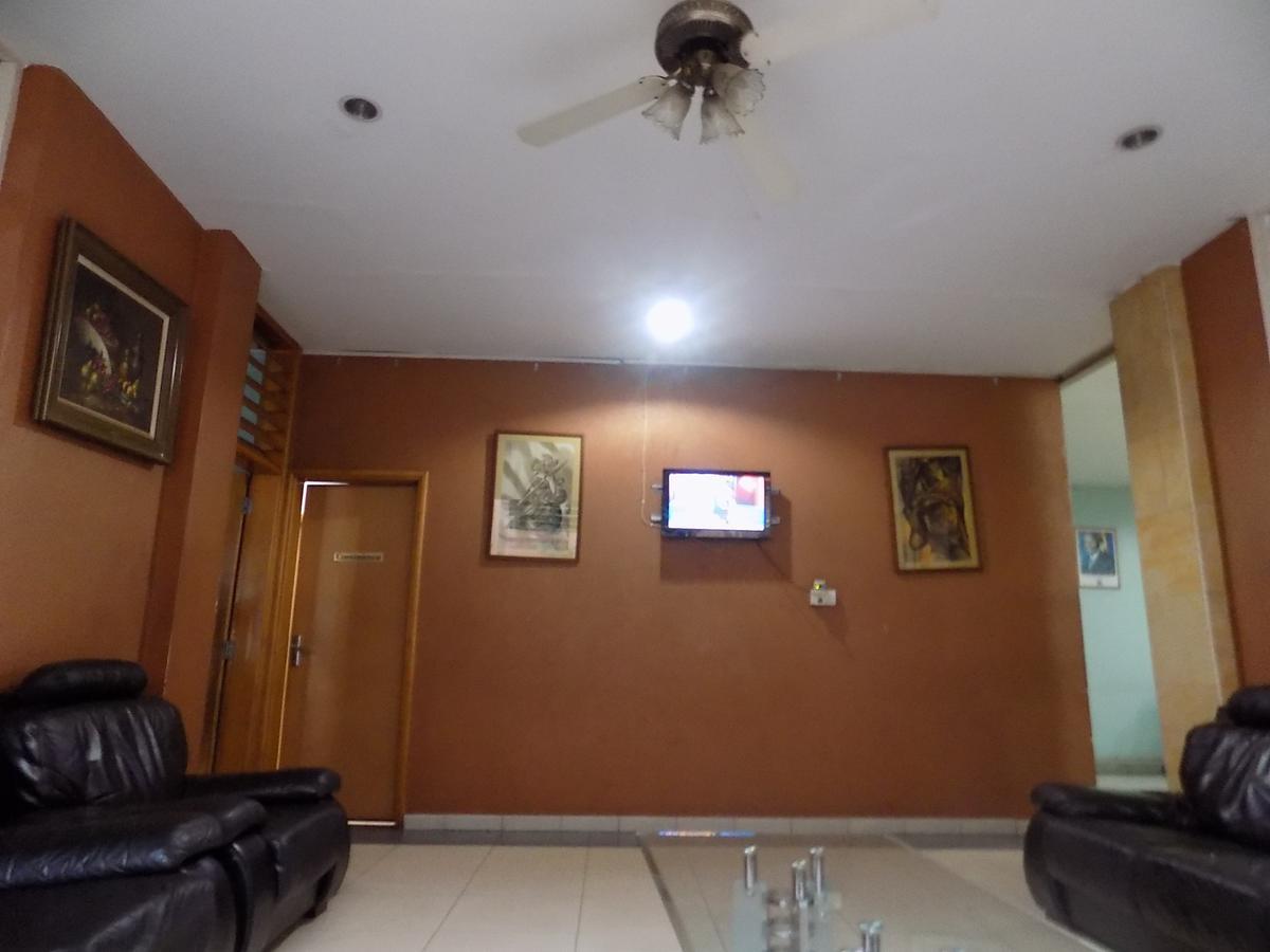 Aponye Hotel Кампала Экстерьер фото