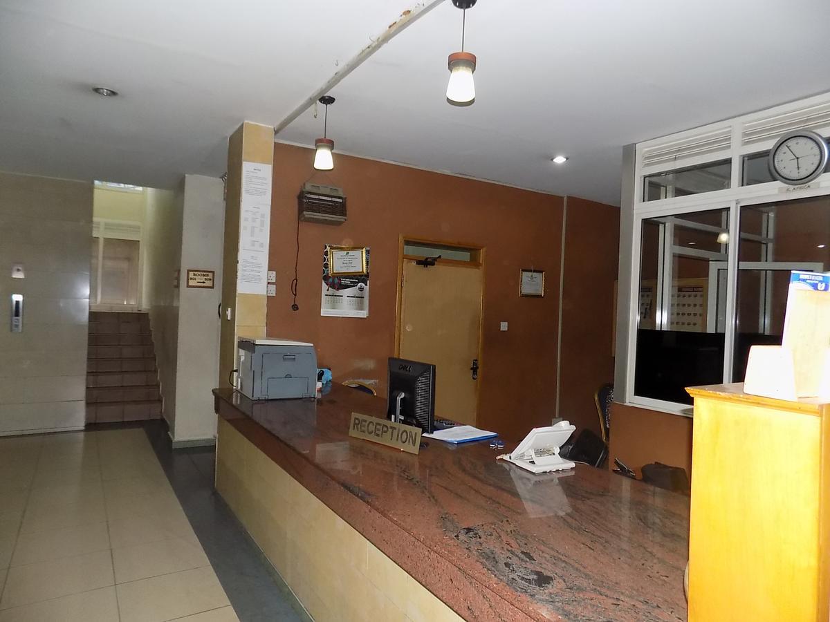 Aponye Hotel Кампала Экстерьер фото