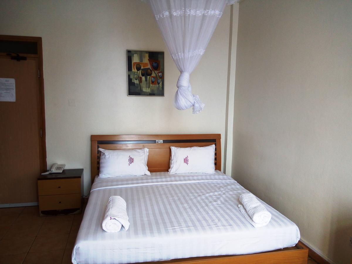 Aponye Hotel Кампала Экстерьер фото
