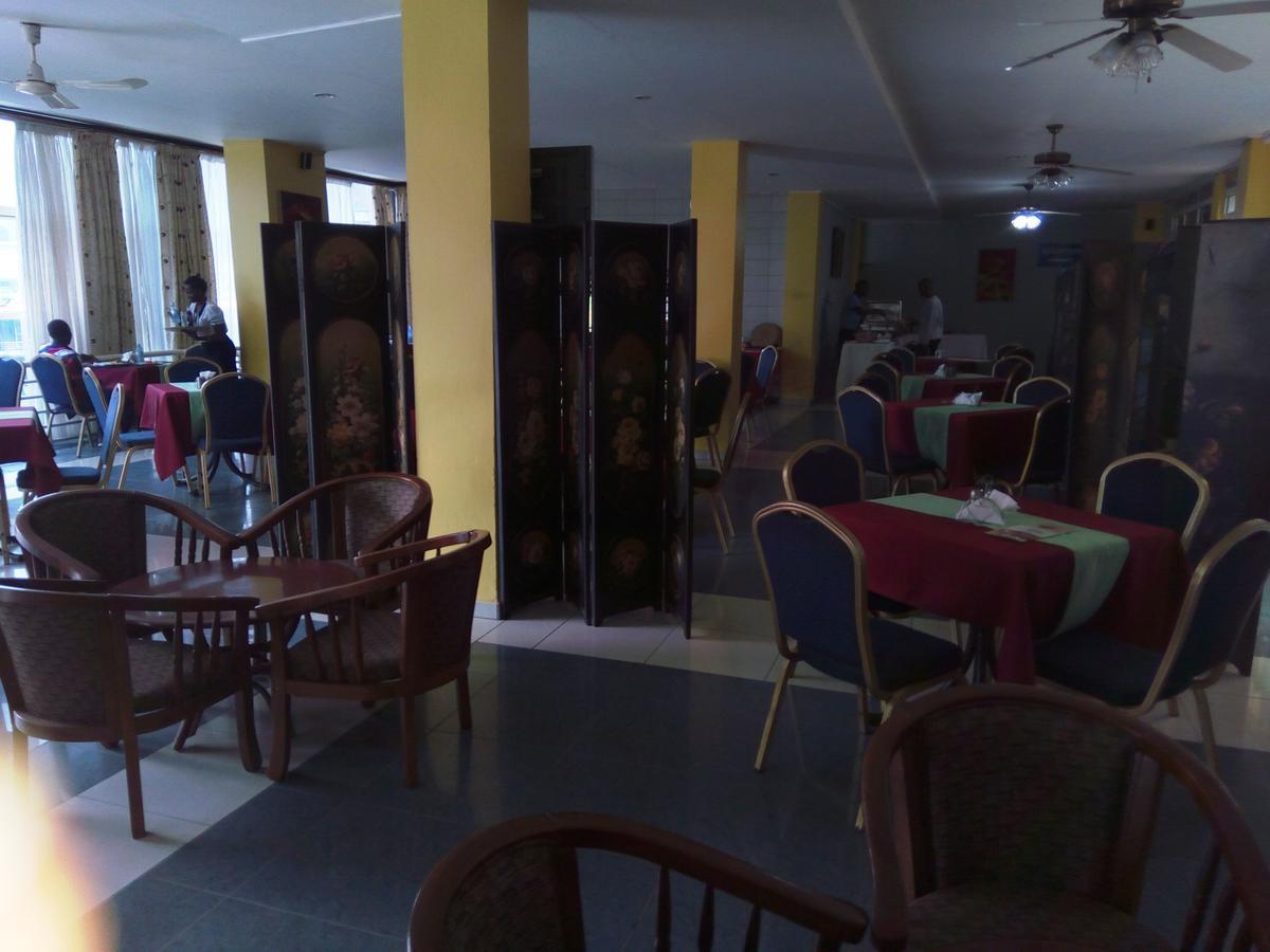 Aponye Hotel Кампала Экстерьер фото