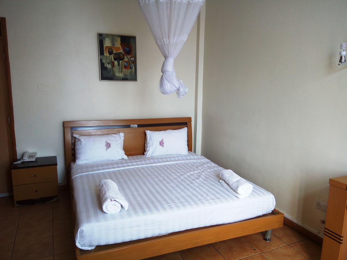 Aponye Hotel Кампала Экстерьер фото