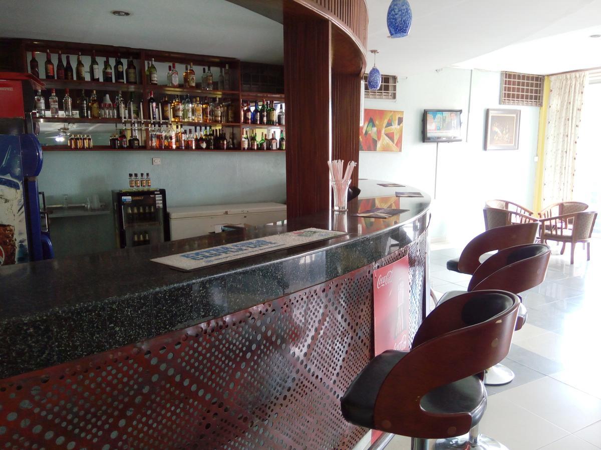 Aponye Hotel Кампала Экстерьер фото
