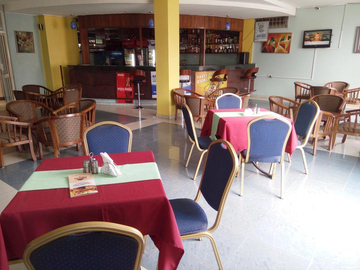 Aponye Hotel Кампала Экстерьер фото