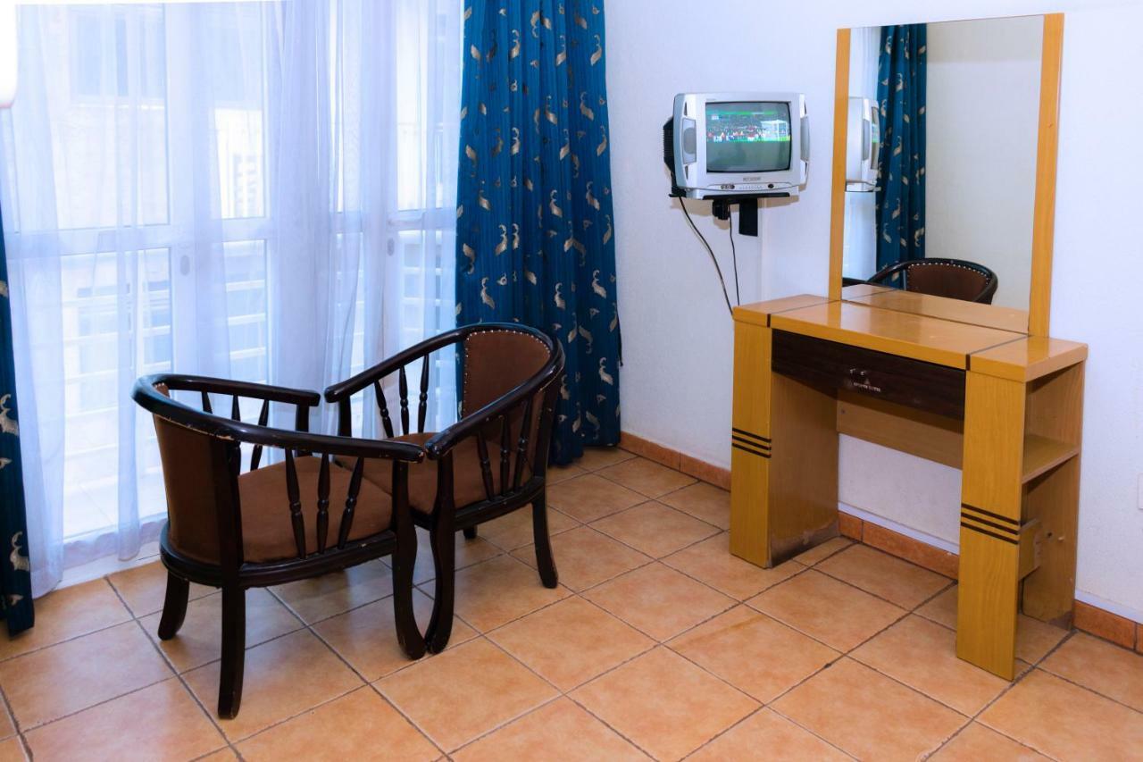 Aponye Hotel Кампала Экстерьер фото